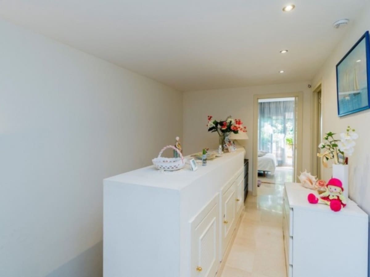 3 soverom Kjedet enebolig til salgs i Riviera del Sol med svømmebasseng garasje - € 685 000 (Ref: 8738412)