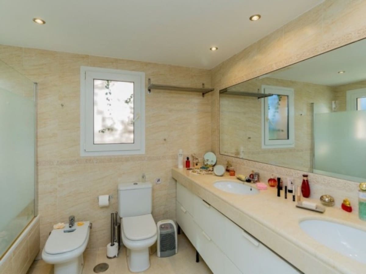 3 soverom Kjedet enebolig til salgs i Riviera del Sol med svømmebasseng garasje - € 685 000 (Ref: 8738412)