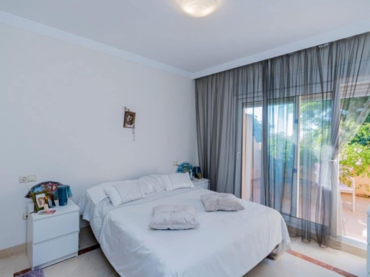 3 soverom Kjedet enebolig til salgs i Riviera del Sol med svømmebasseng garasje - € 685 000 (Ref: 8738412)