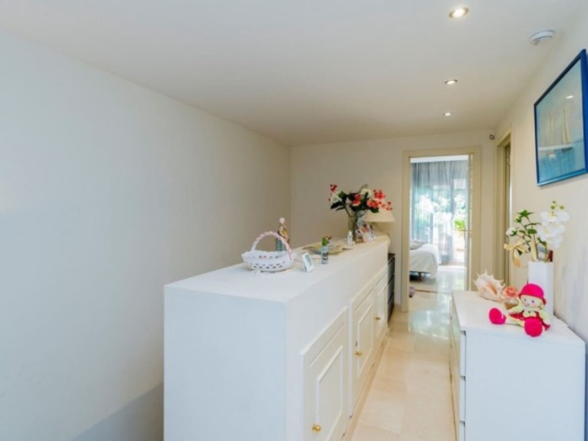 3 soveværelse Semi-Rækkehus til salg i Riviera del Sol med swimmingpool garage - € 685.000 (Ref: 8738412)