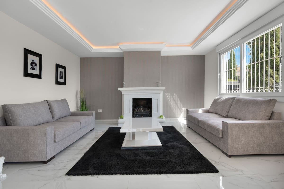 4 bedroom Villa for sale in Benahavis with pool garage - € 1,850,000 (Ref: 8738413)