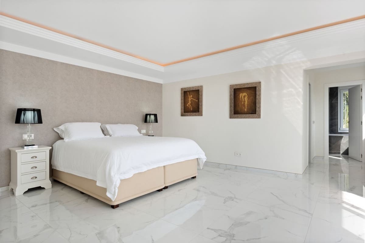 4 bedroom Villa for sale in Benahavis with pool garage - € 1,850,000 (Ref: 8738413)