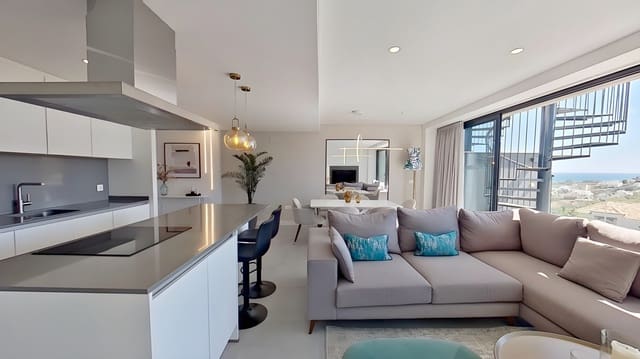 3 soveværelse Penthouse til salg i Estepona med swimmingpool garage - € 629.000 (Ref: 8738417)