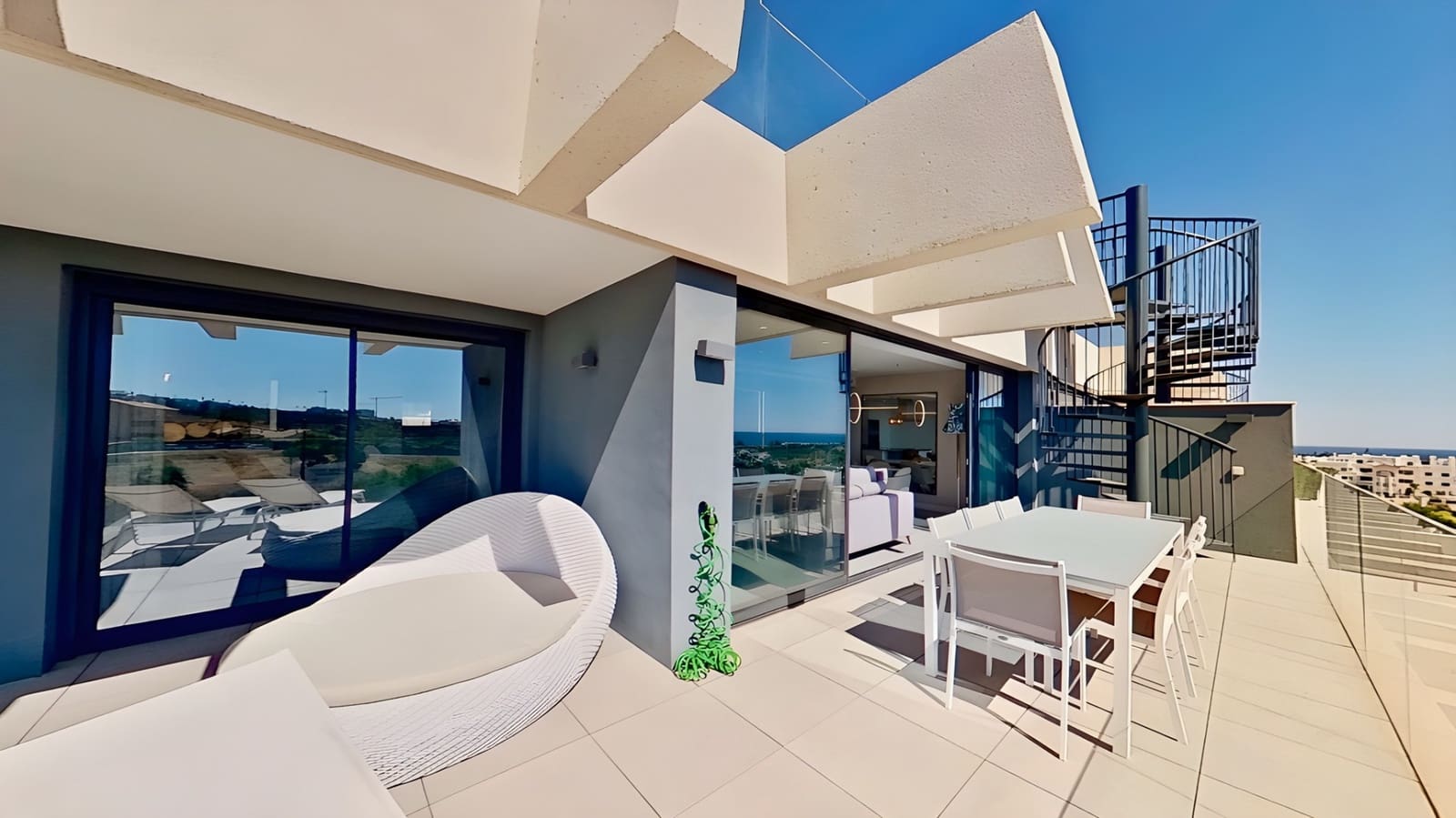3 chambre Penthouse à vendre à Estepona avec piscine garage - 629 000 € (Ref: 8738417)