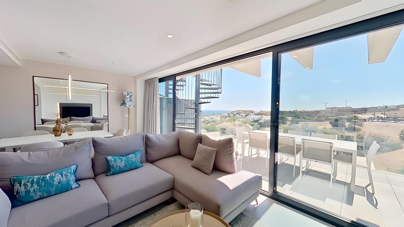 3 chambre Penthouse à vendre à Estepona avec piscine garage - 629 000 € (Ref: 8738417)