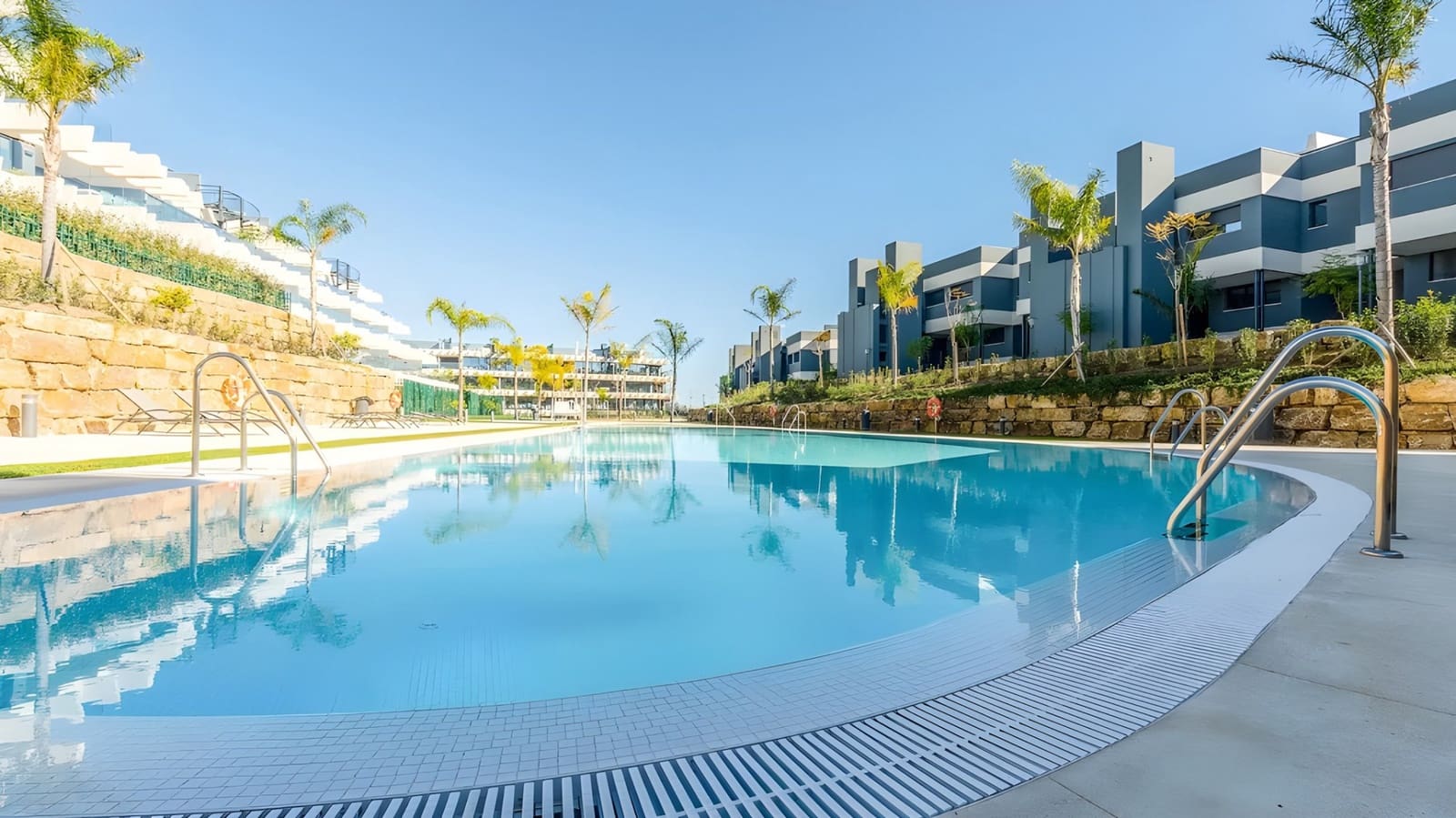 3 chambre Penthouse à vendre à Estepona avec piscine garage - 629 000 € (Ref: 8738417)