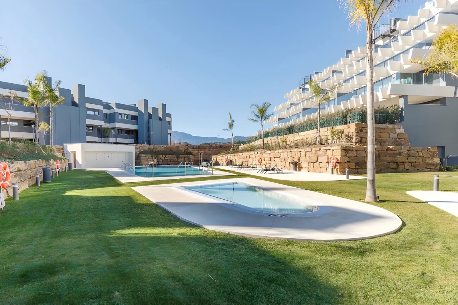 3 chambre Penthouse à vendre à Estepona avec piscine garage - 629 000 € (Ref: 8738417)