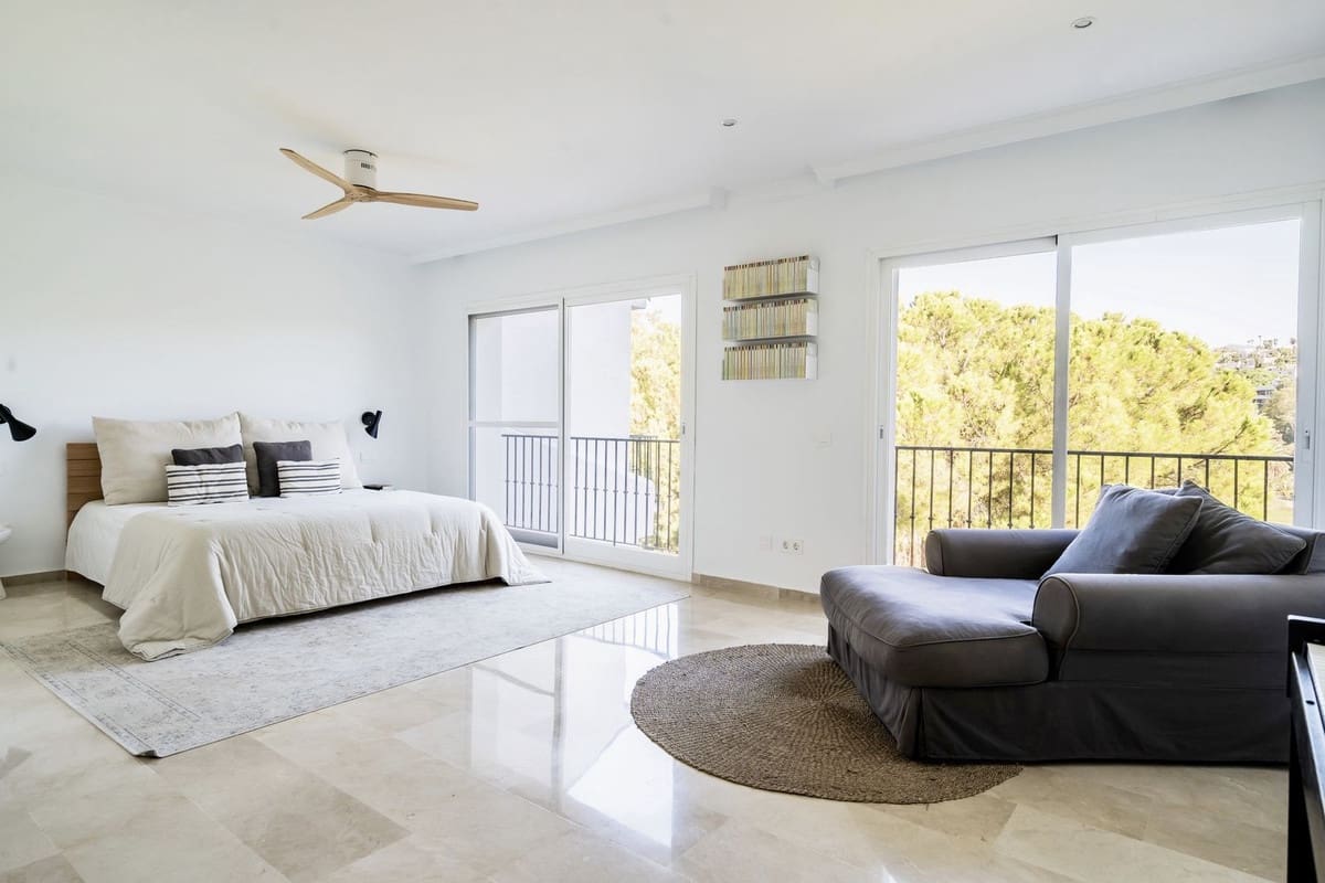 4 soveværelse Byhus til salg i La Quinta med garage - € 875.000 (Ref: 8738421)