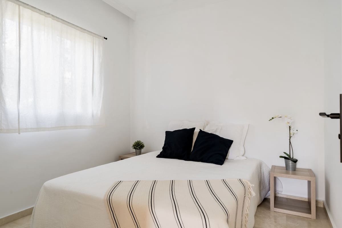 4 soveværelse Byhus til salg i La Quinta med garage - € 875.000 (Ref: 8738421)