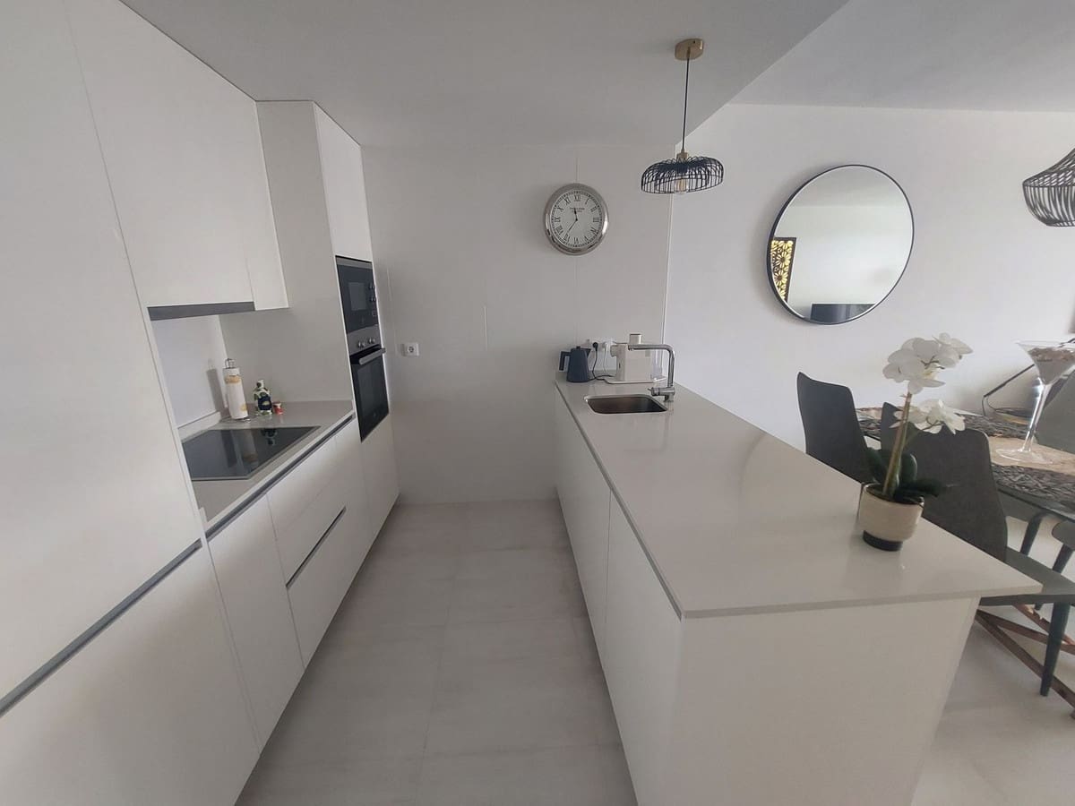 2 soveværelse Lejlighed til salg i Estepona med swimmingpool garage - € 449.000 (Ref: 8738430)