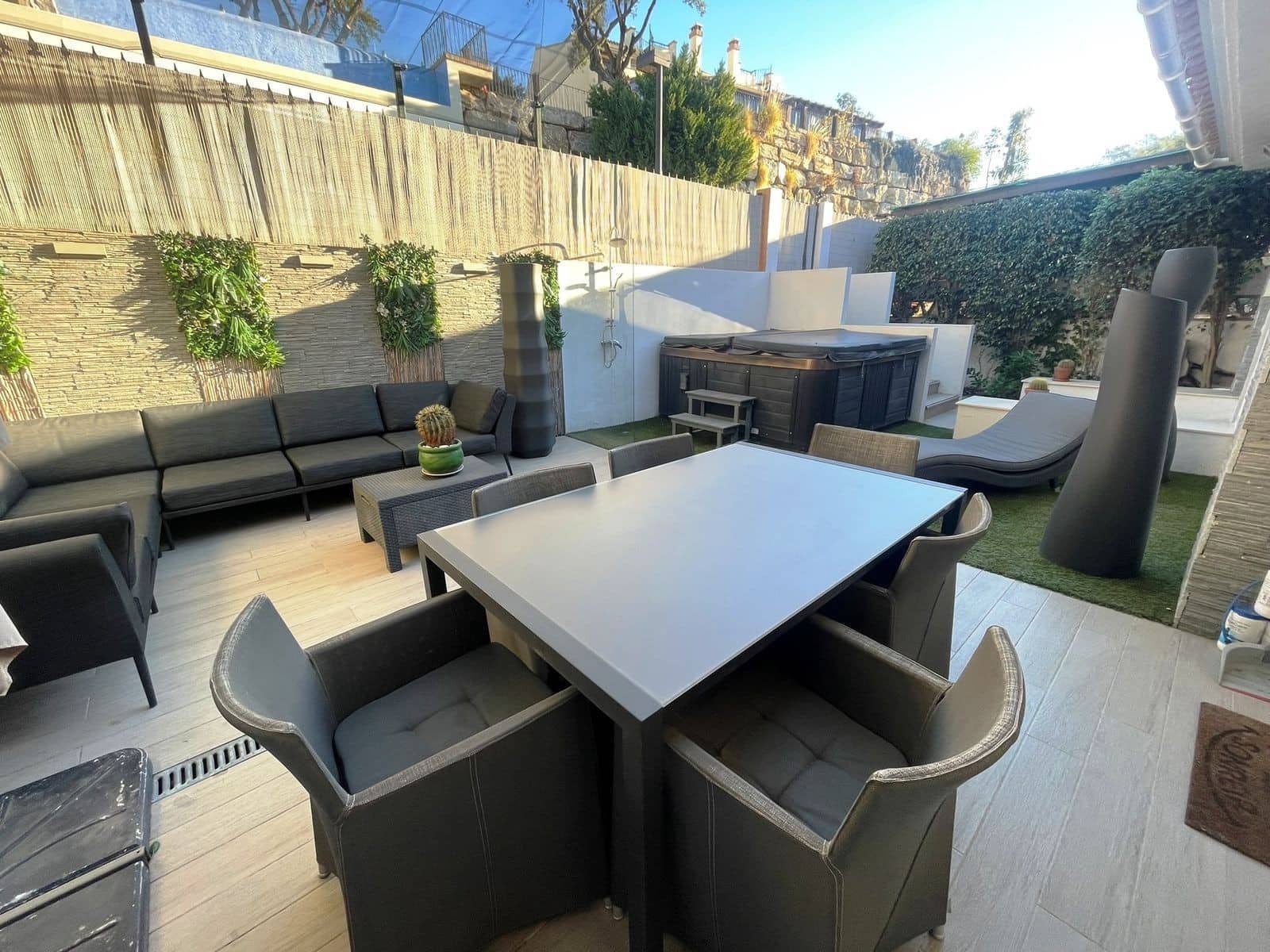 3 bedroom Townhouse for sale in Marbella with pool garage - € 995,000 (Ref: 8763807)