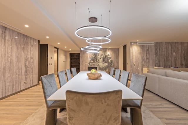 5 soveværelse Lejlighed til salg i Puerto Banus, Marbella med garage - € 2.350.000 (Ref: 8764748)