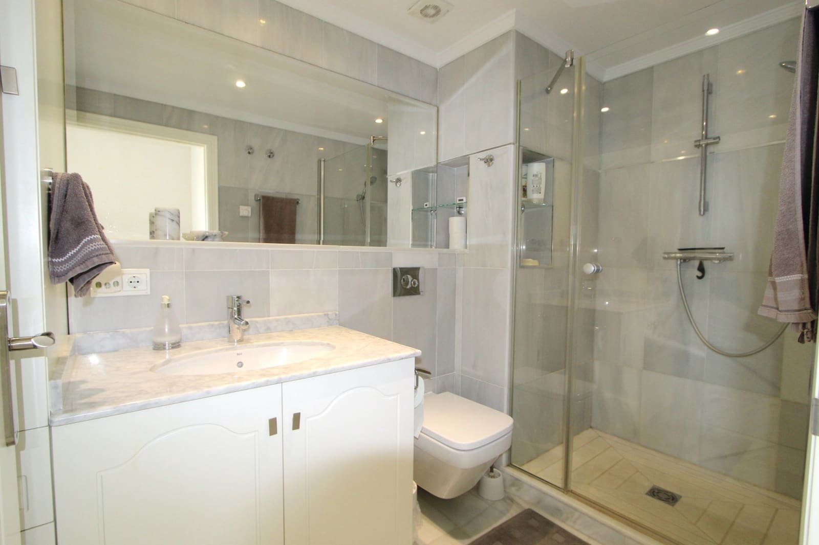 3 bedroom Apartment for sale in Marbella - € 1,200,000 (Ref: 8773290)