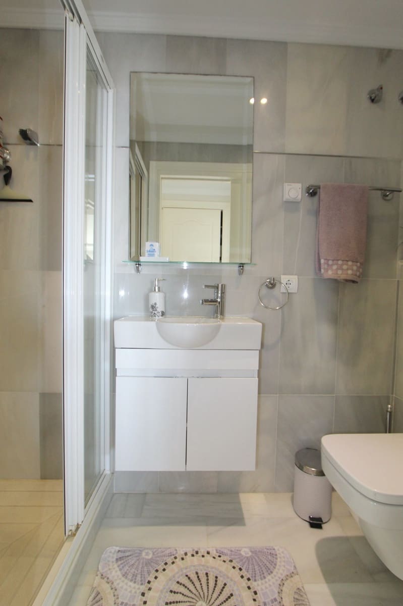 3 bedroom Apartment for sale in Marbella - € 1,200,000 (Ref: 8773290)