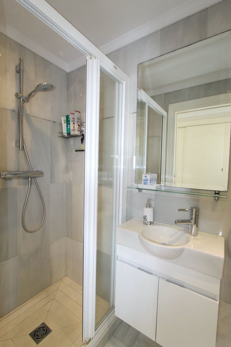 3 bedroom Apartment for sale in Marbella - € 1,200,000 (Ref: 8773290)