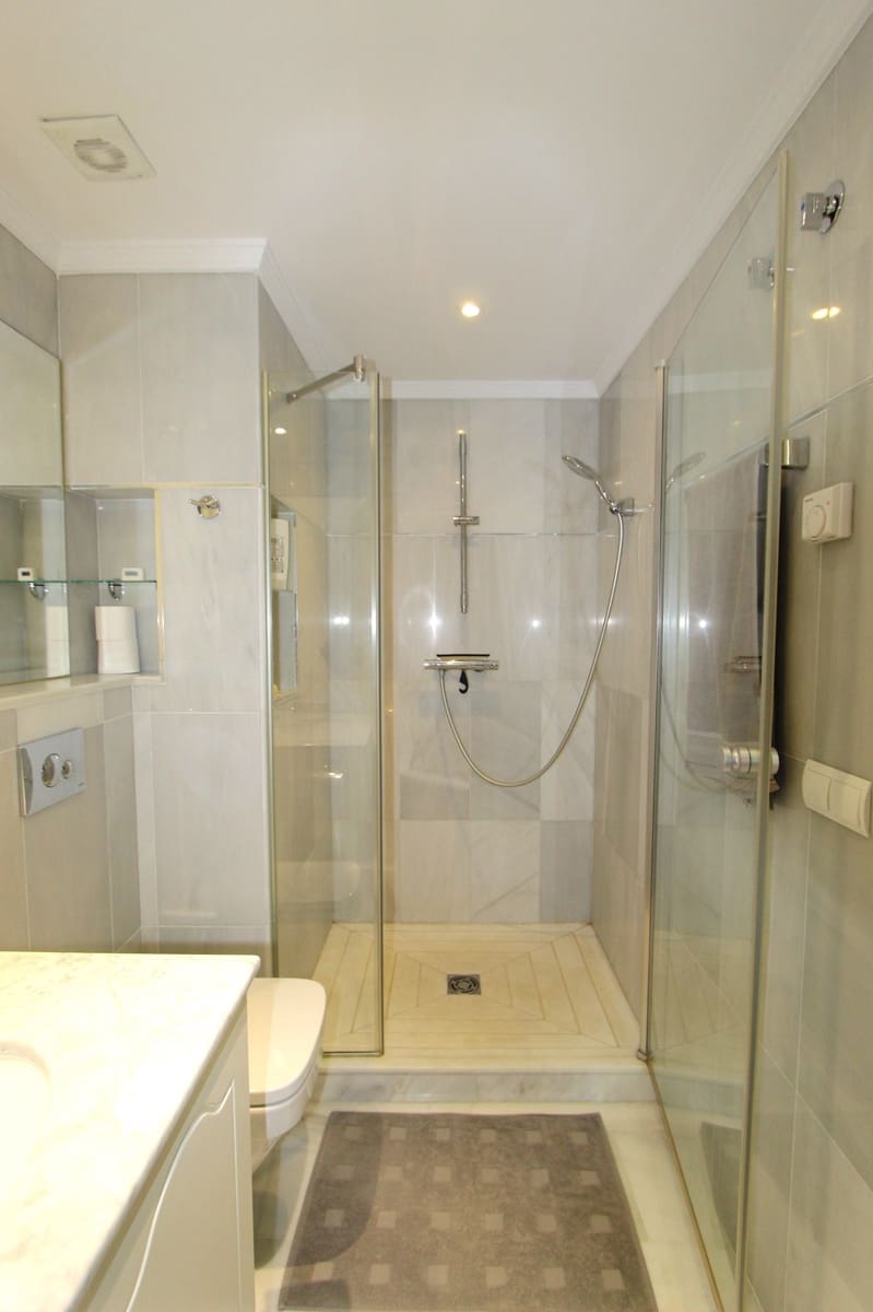 3 bedroom Apartment for sale in Marbella - € 1,200,000 (Ref: 8773290)