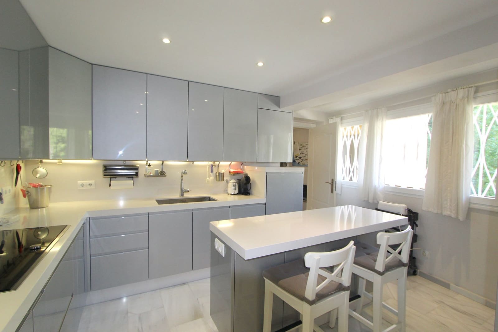 3 bedroom Apartment for sale in Marbella - € 1,200,000 (Ref: 8773290)