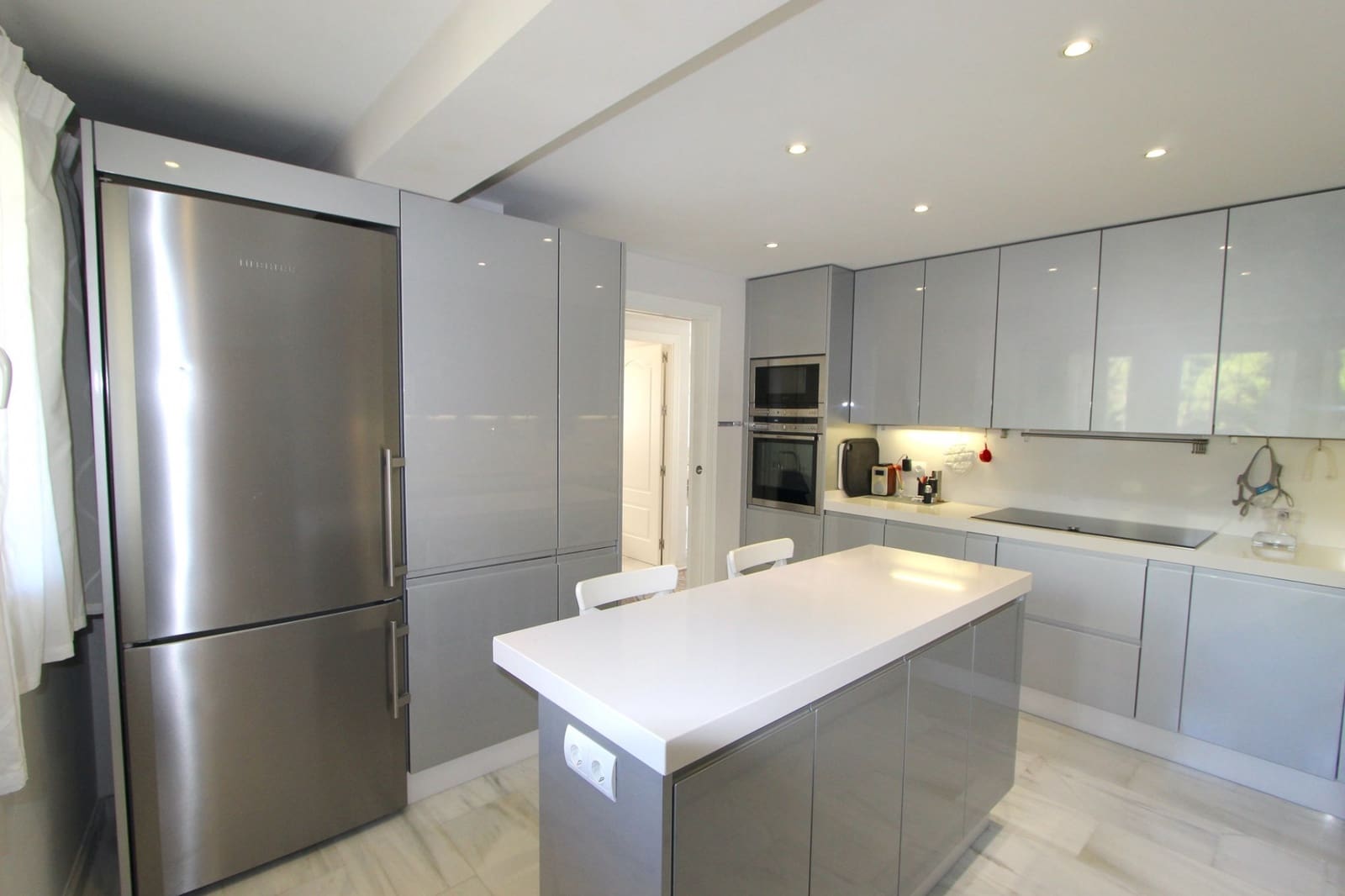 3 bedroom Apartment for sale in Marbella - € 1,200,000 (Ref: 8773290)