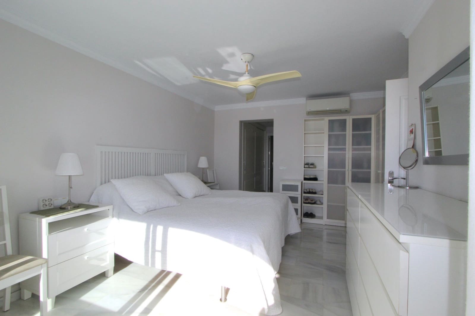 3 bedroom Apartment for sale in Marbella - € 1,200,000 (Ref: 8773290)