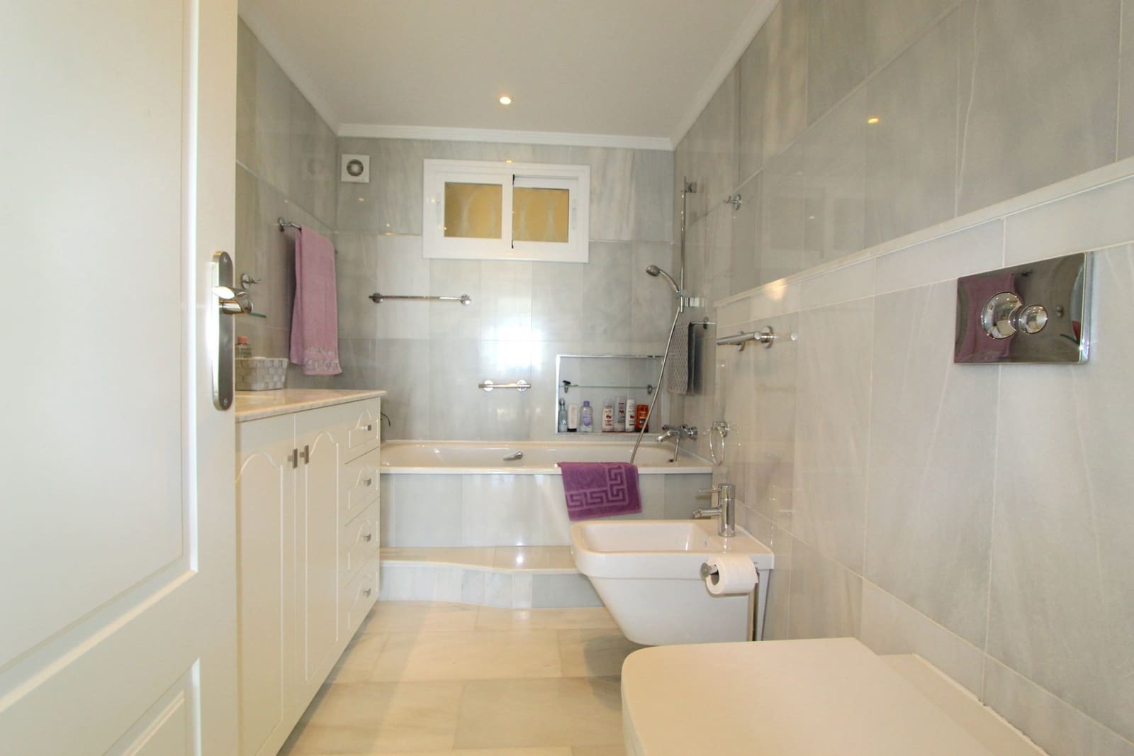 3 bedroom Apartment for sale in Marbella - € 1,200,000 (Ref: 8773290)