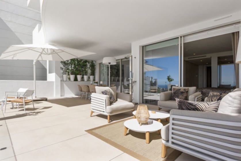 3 sypialnia Apartament na sprzedaż w Marbella z basenem garażem - 1 325 000 € (Ref: 8773293)