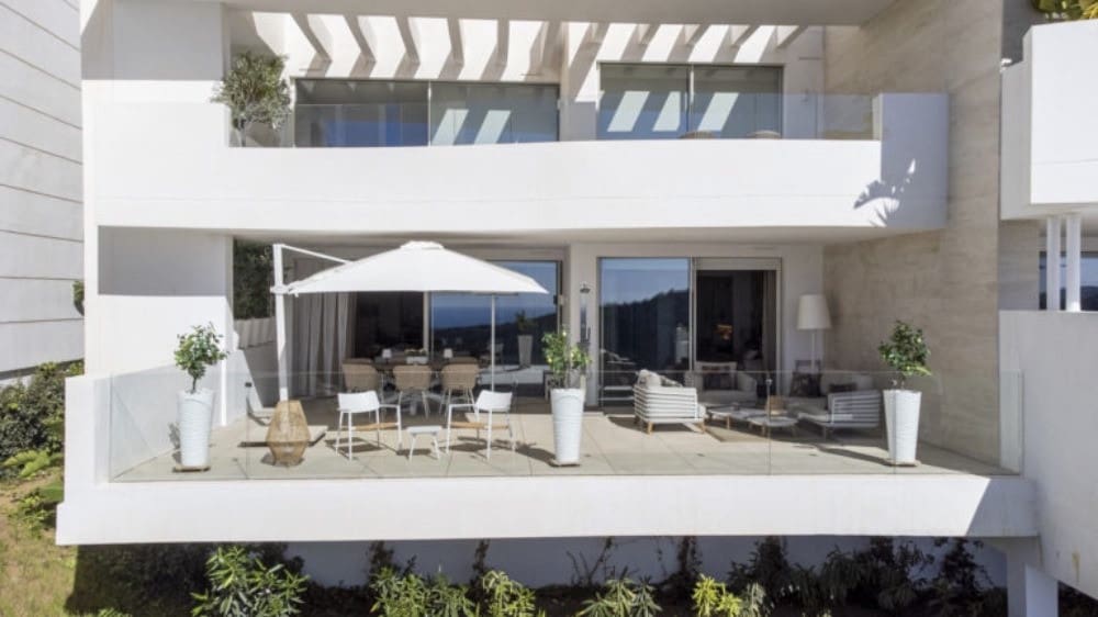 3 sypialnia Apartament na sprzedaż w Marbella z basenem garażem - 1 325 000 € (Ref: 8773293)