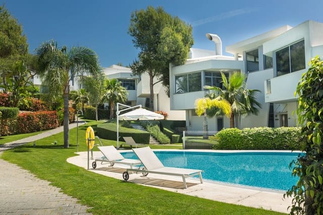Casa de 2 habitaciones en Sierra Blanca, Marbella en venta con piscina garaje - 1.417.500 € (Ref: 8776088)