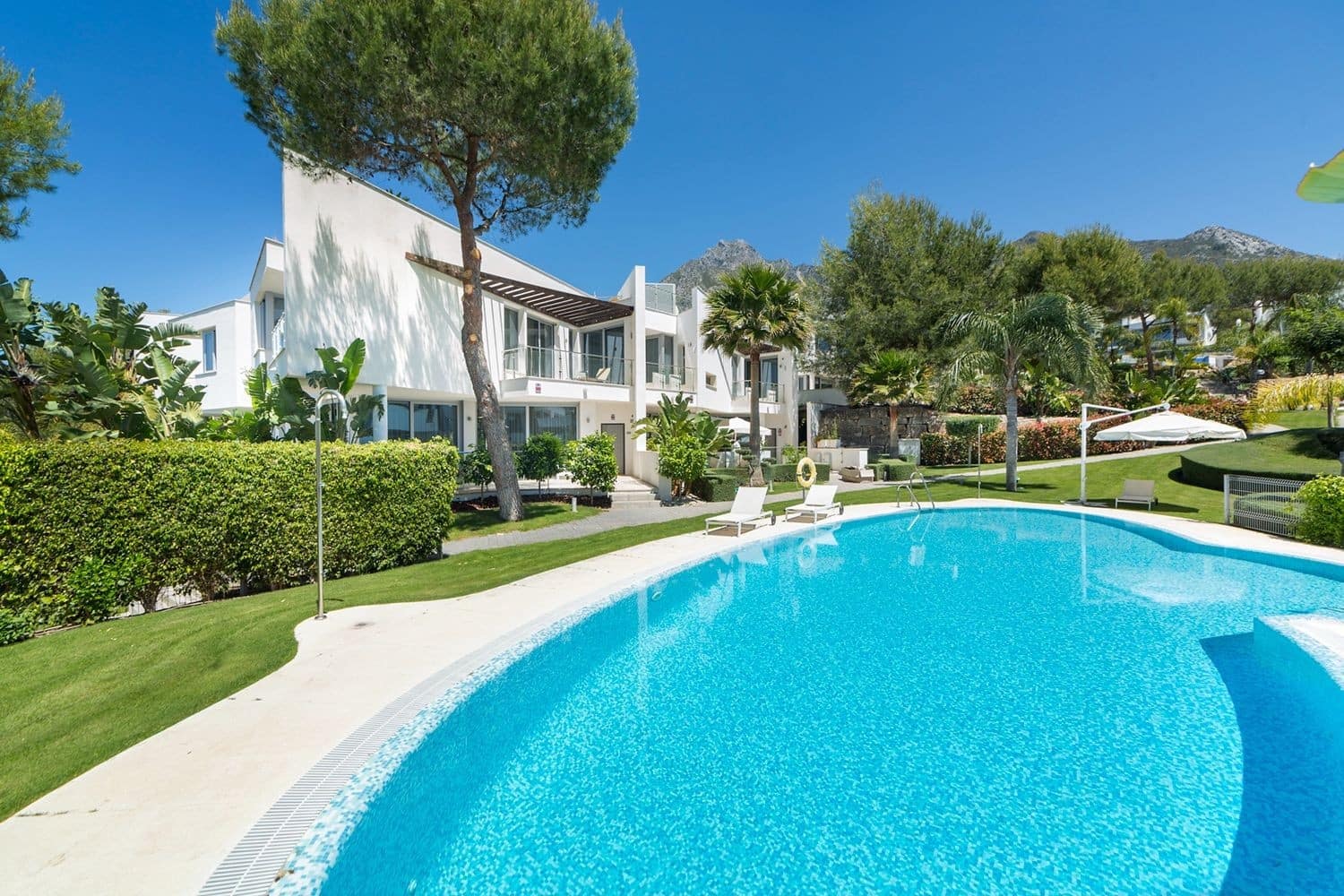 2 soverom Hus til salgs i Marbella med svømmebasseng garasje - € 1 417 500 (Ref: 8776088)
