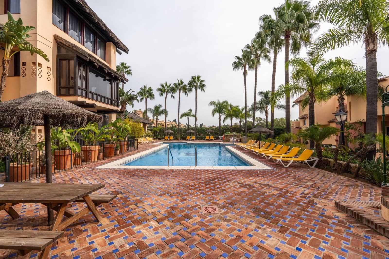 4 quarto Casa em Banda para venda em Marbella com piscina garagem - 525 000 € (Ref: 8776089)