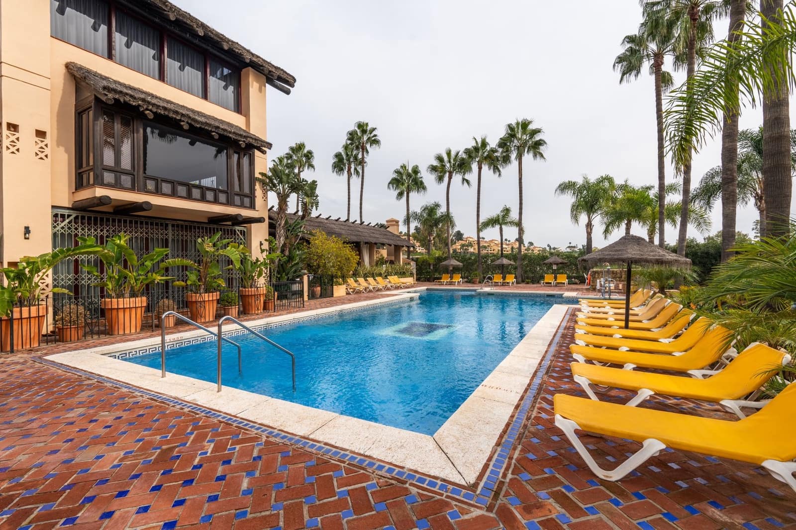 4 quarto Casa em Banda para venda em Marbella com piscina garagem - 525 000 € (Ref: 8776089)