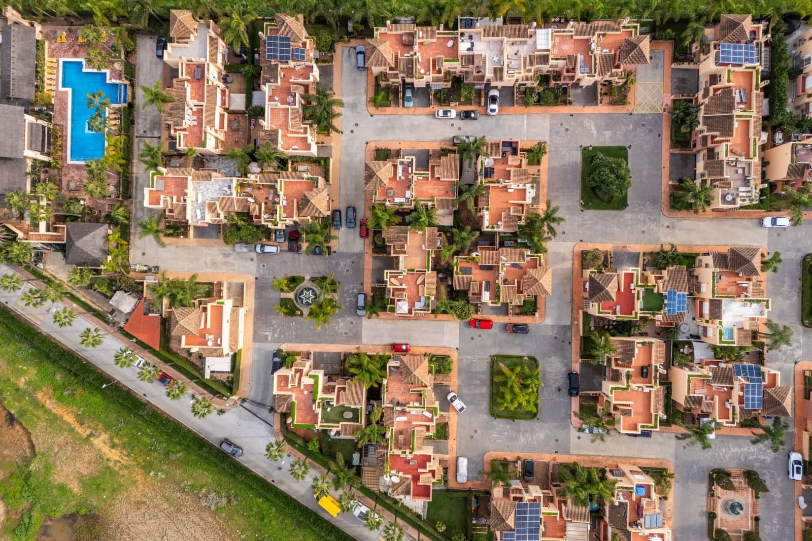 4 quarto Casa em Banda para venda em Marbella com piscina garagem - 525 000 € (Ref: 8776089)