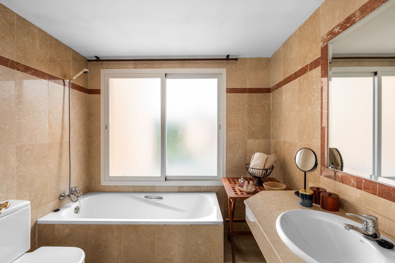 4 quarto Casa em Banda para venda em Marbella com piscina garagem - 525 000 € (Ref: 8776089)