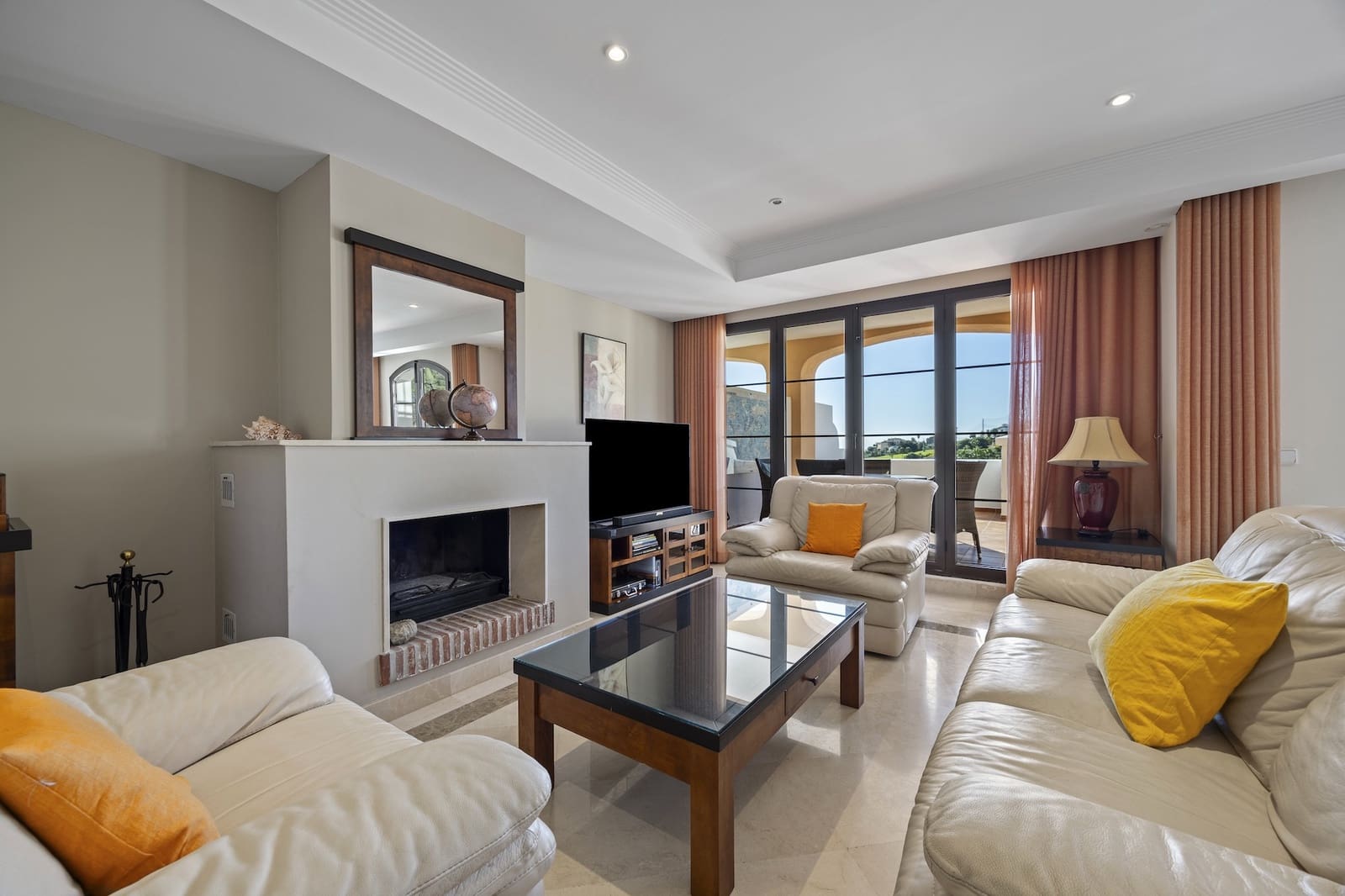 3 soveværelse Byhus til salg i Benahavis med swimmingpool garage - € 675.000 (Ref: 8778200)