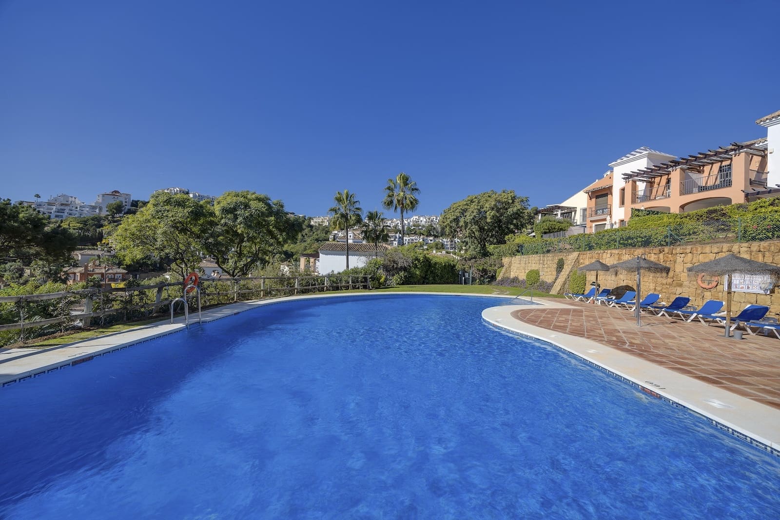 3 soveværelse Byhus til salg i Benahavis med swimmingpool garage - € 675.000 (Ref: 8778200)