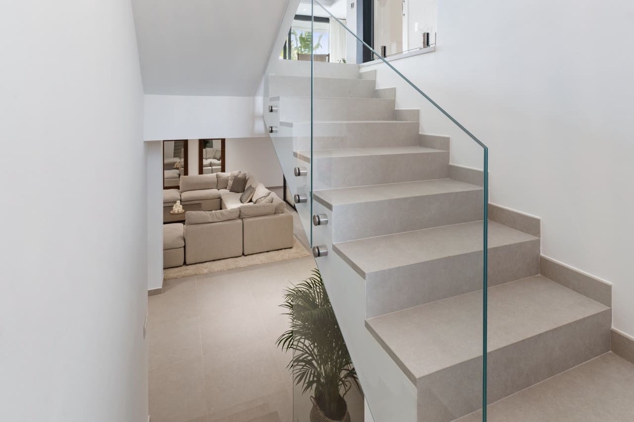 6 chambre Villa/Maison à vendre à Estepona avec piscine garage - 1 495 000 € (Ref: 8789226)