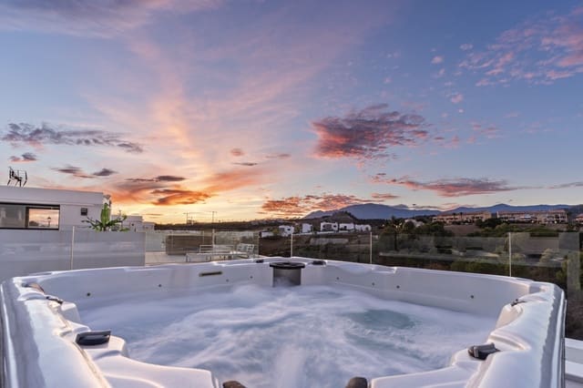 6 soveværelse Villa til salg i La Concha - Resina Golf, Estepona med swimmingpool garage - € 1.495.000 (Ref: 8789226)