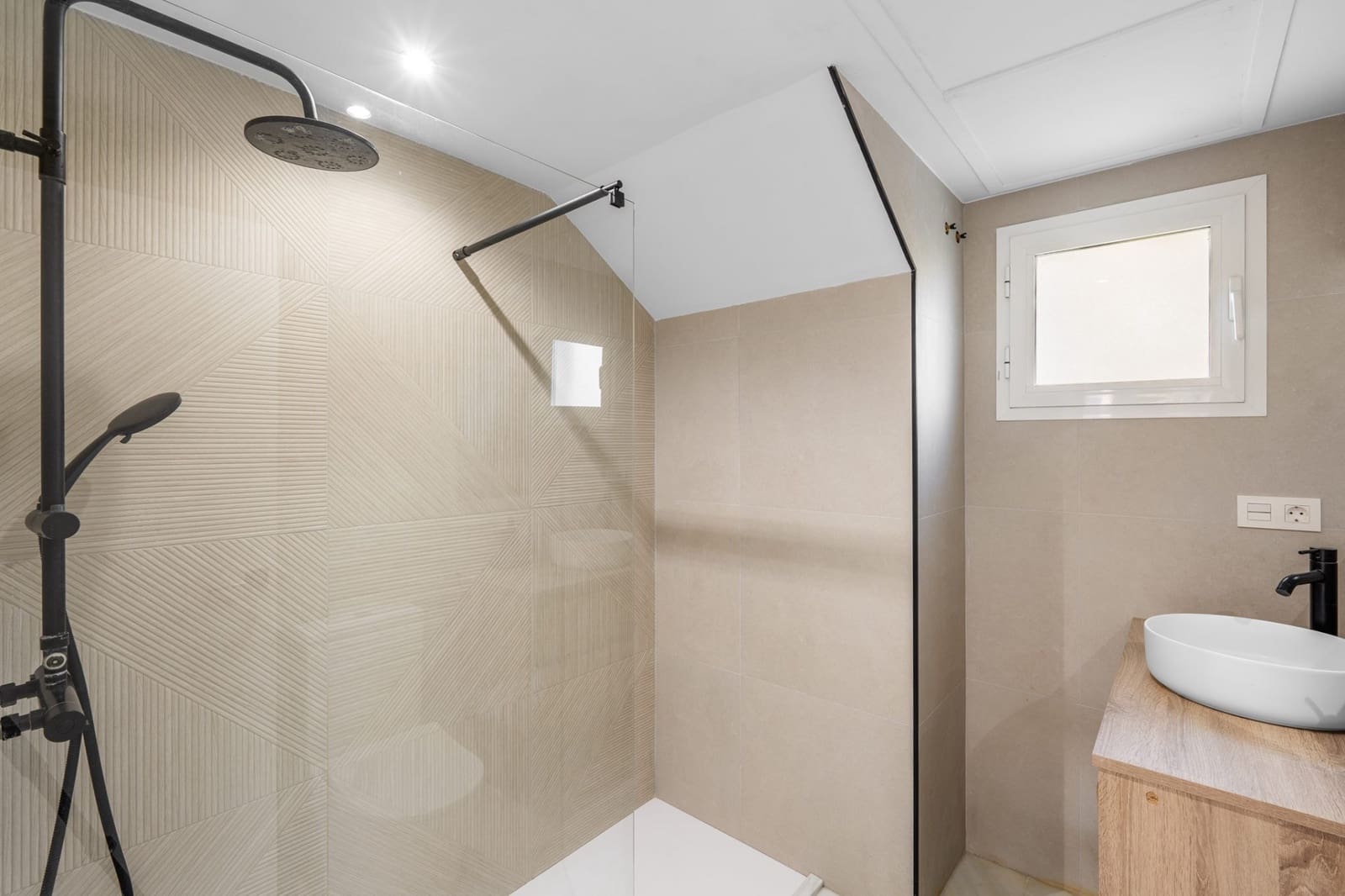 2 bedroom Apartment for sale in Marbella with pool - € 475,000 (Ref: 8795696)