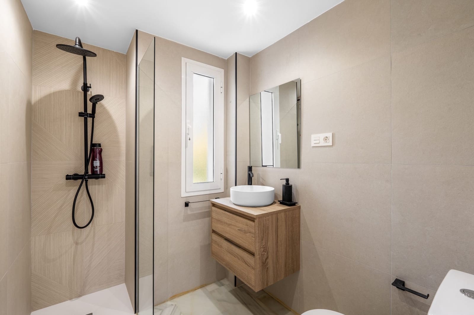 2 bedroom Apartment for sale in Marbella with pool - € 475,000 (Ref: 8795696)