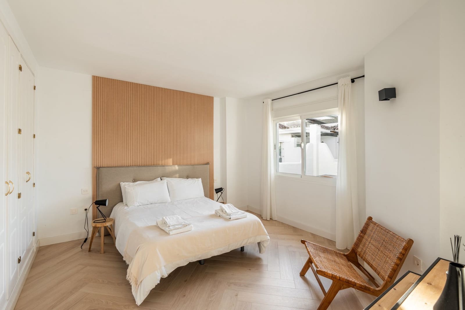 2 bedroom Apartment for sale in Marbella with pool - € 475,000 (Ref: 8795696)