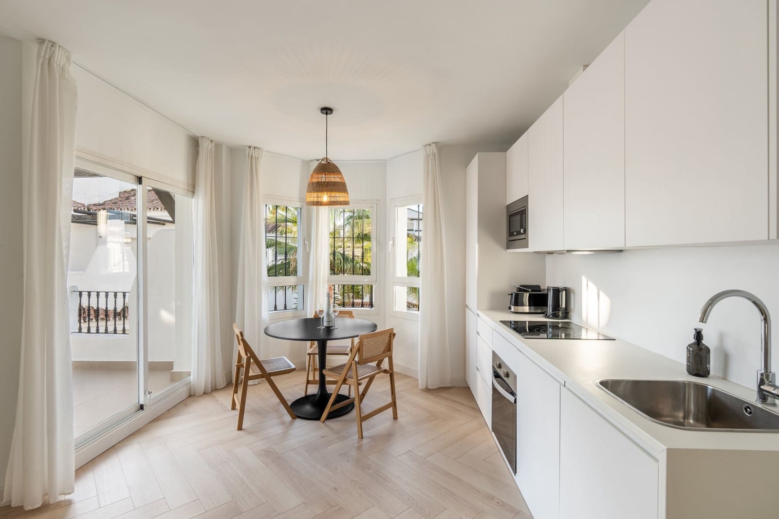 2 bedroom Apartment for sale in Marbella with pool - € 475,000 (Ref: 8795696)