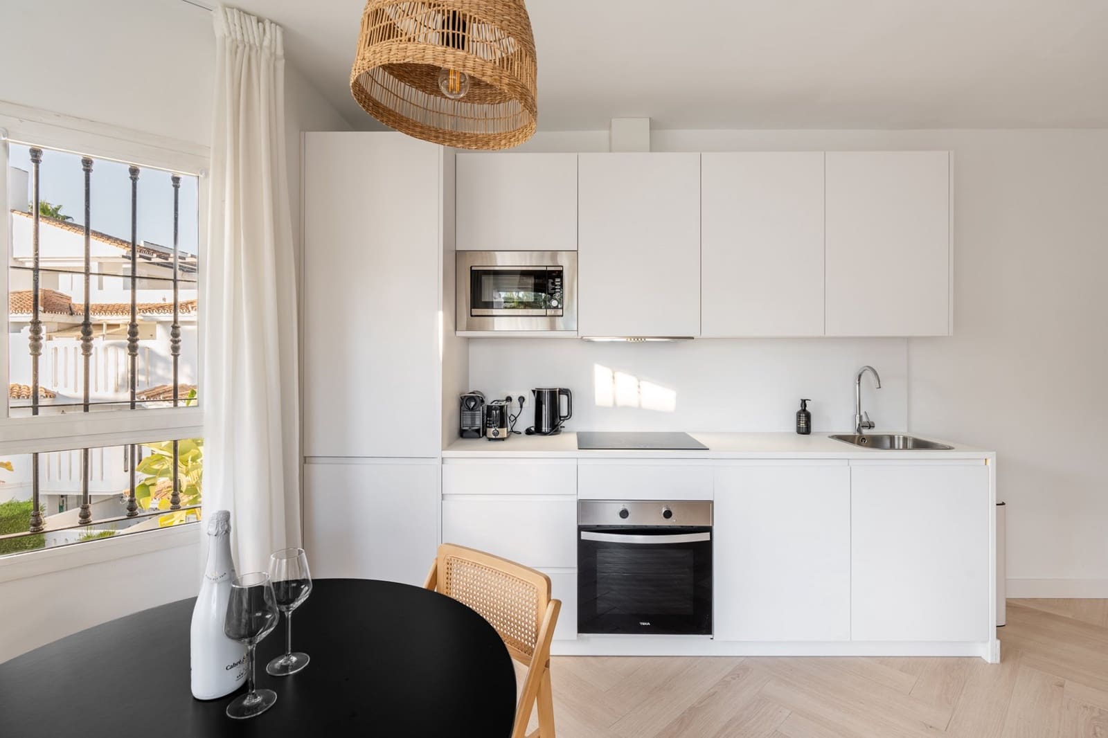 2 bedroom Apartment for sale in Marbella with pool - € 475,000 (Ref: 8795696)