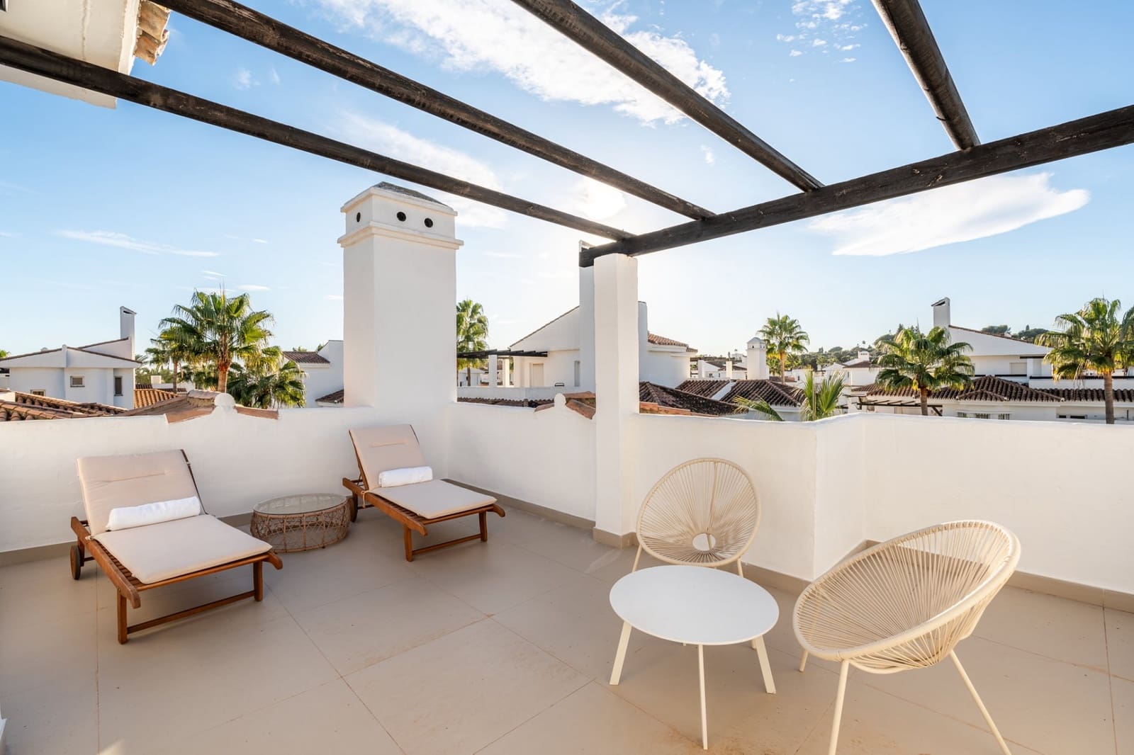 2 bedroom Apartment for sale in Marbella with pool - € 475,000 (Ref: 8795696)