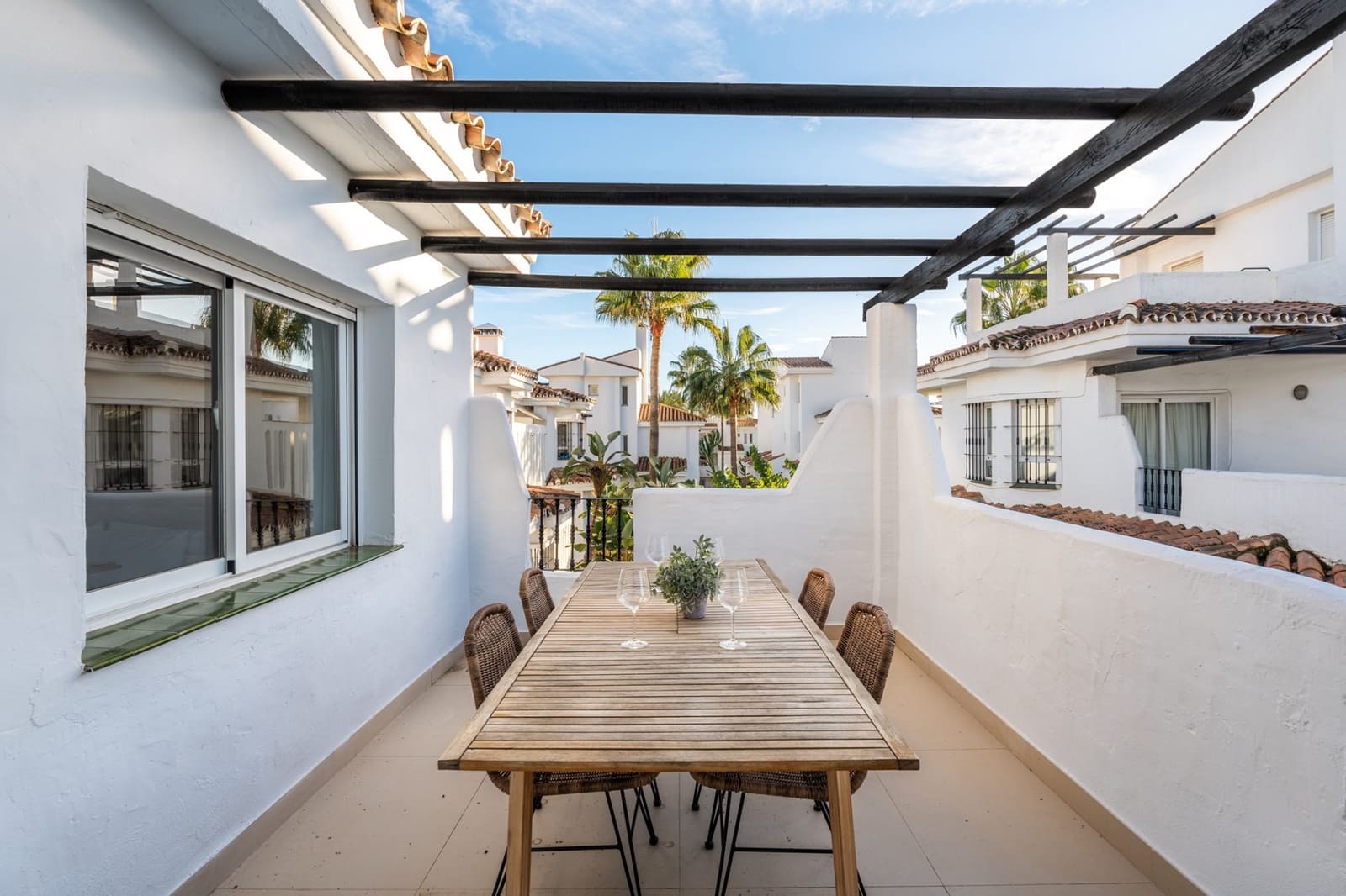 2 bedroom Apartment for sale in Marbella with pool - € 475,000 (Ref: 8795696)