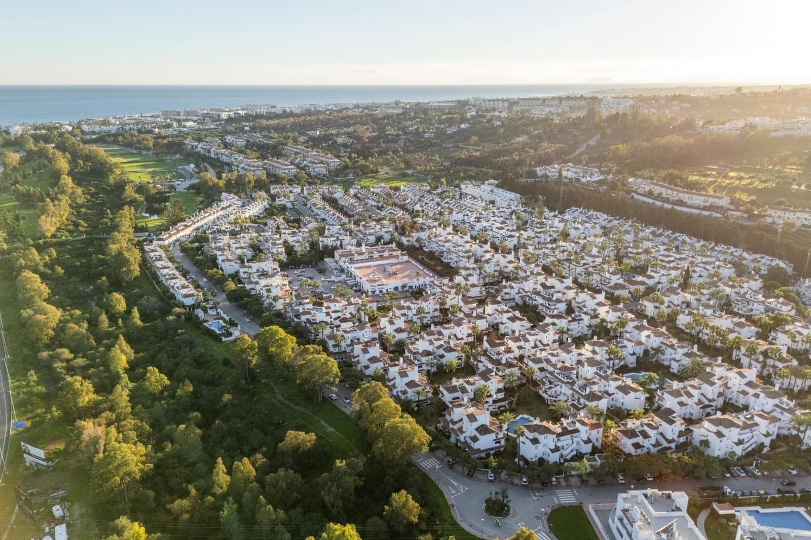 2 bedroom Apartment for sale in Marbella with pool - € 475,000 (Ref: 8795696)