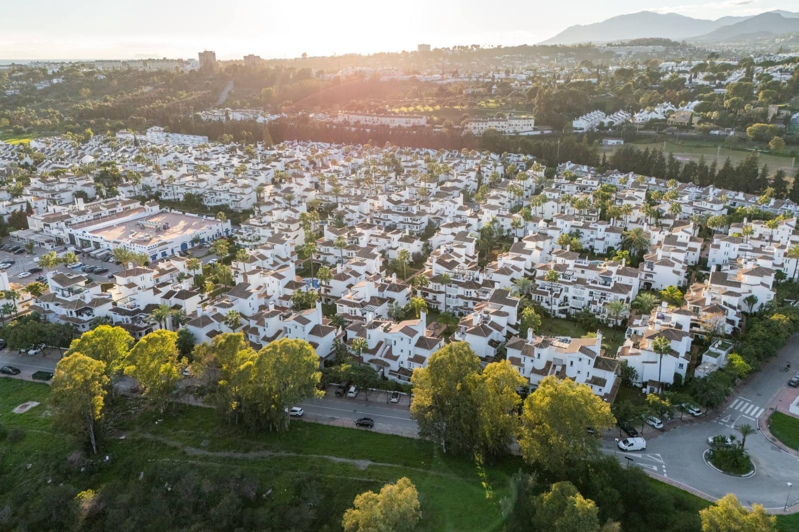 2 bedroom Apartment for sale in Marbella with pool - € 475,000 (Ref: 8795696)