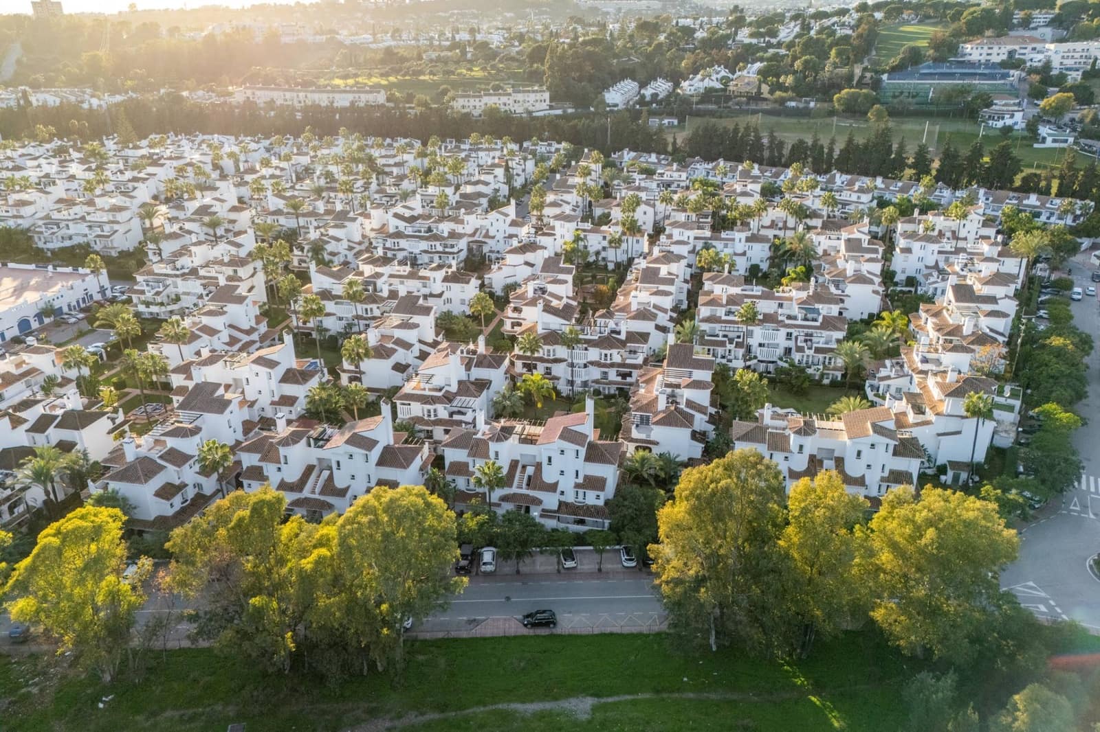 2 bedroom Apartment for sale in Marbella with pool - € 475,000 (Ref: 8795696)