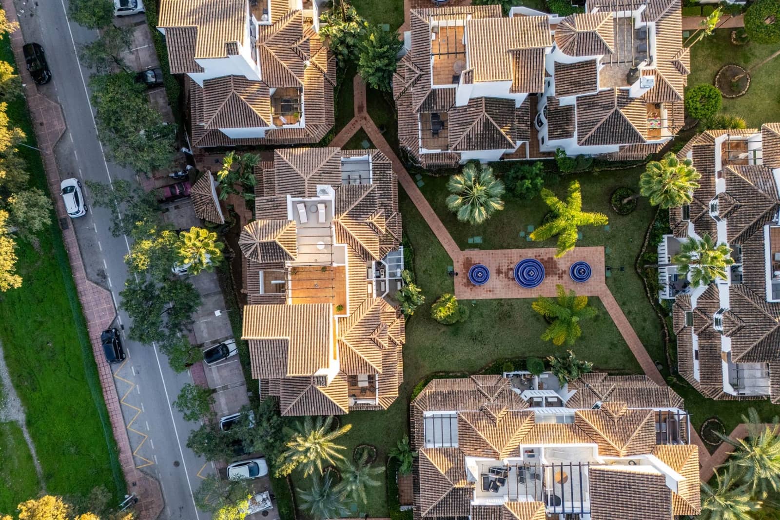 2 bedroom Apartment for sale in Marbella with pool - € 475,000 (Ref: 8795696)