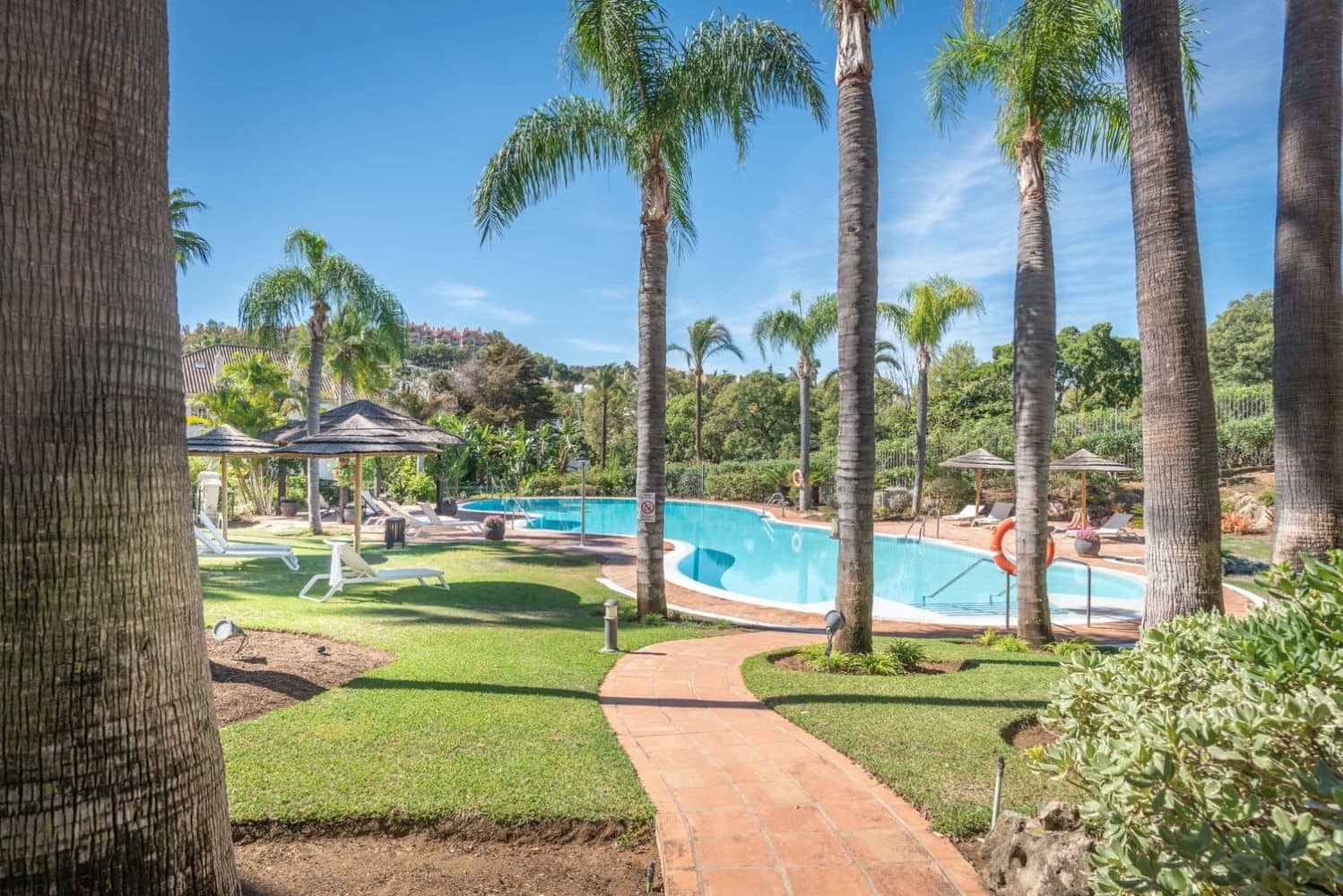 3 bedroom Penthouse for sale in Marbella with pool garage - € 1,500,000 (Ref: 8849393)