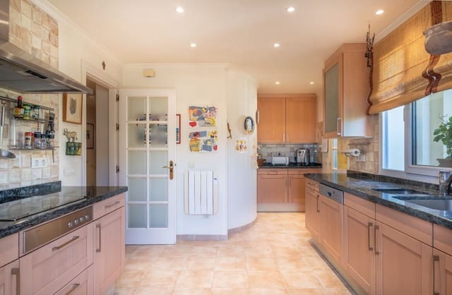 3 soveværelse Penthouse til salg i Marbella med swimmingpool garage - € 1.500.000 (Ref: 8849393)