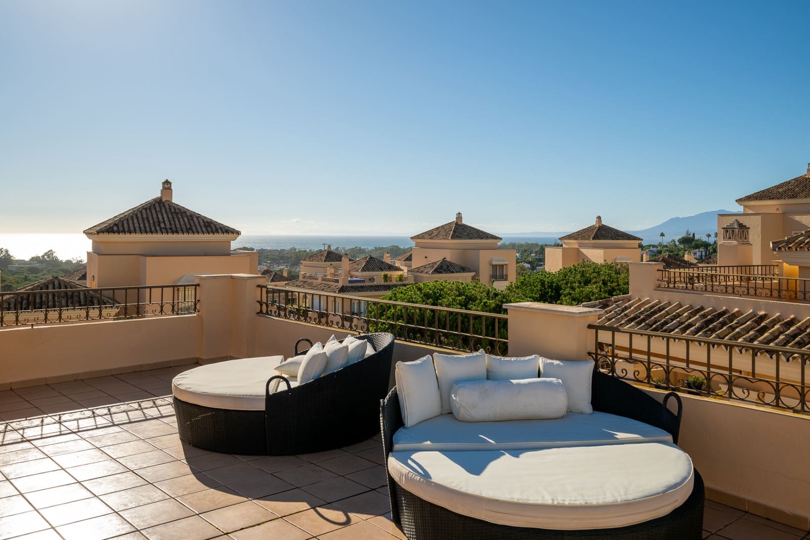 4 soverom Penthouse til salgs i Marbella med svømmebasseng garasje - € 1 399 000 (Ref: 8849394)